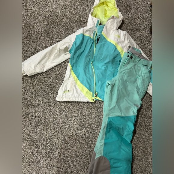North Face snow set with 2 in 1 jacket. Inner fleece pics attached - Picture 1 of 7